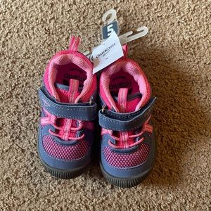 Toddler Oshkosh walking shoes